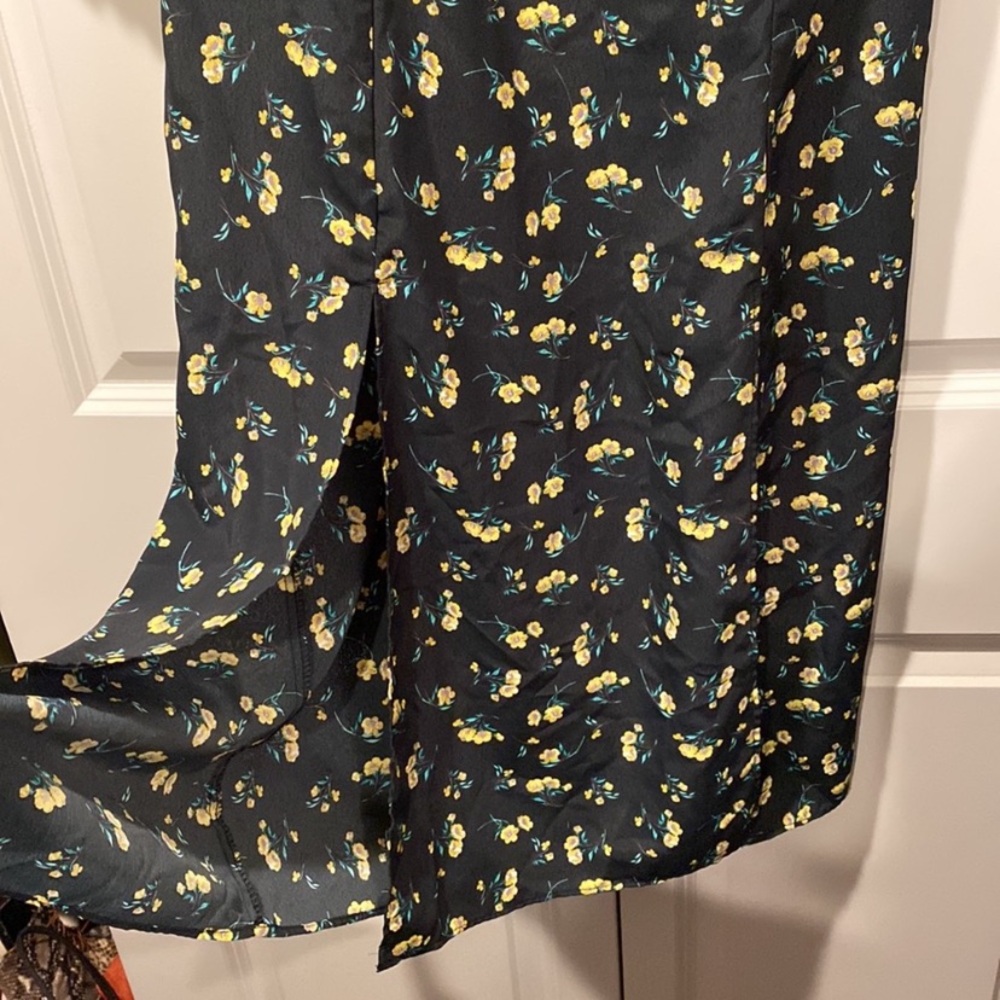 Topshop Midi Dress. Long Sleeves w/ Florals. Size US 6. Yellow, Black & Green. - Picture 4 of 9